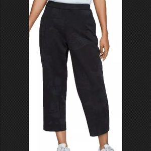 Nike Women’s Dri-Fit UV Golf Pants Black Large